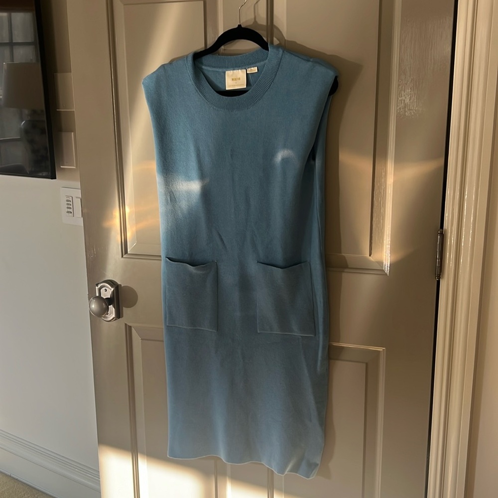 Blue sweatshirt dress. Padded sleeves.